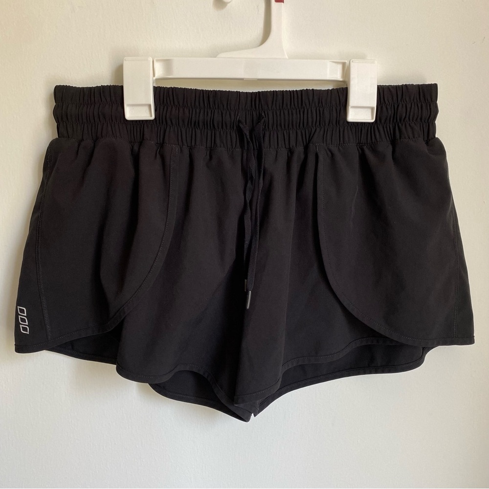Lorna Jane Mid rise shorts S / M
